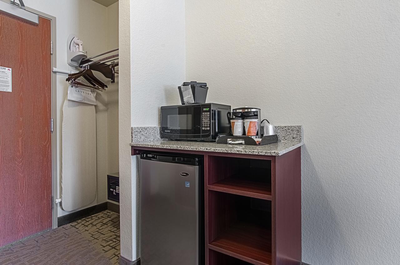 Cobblestone Inn & Suites - Guernsey Luaran gambar
