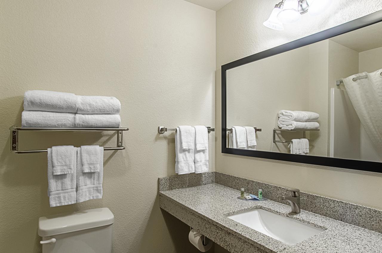 Cobblestone Inn & Suites - Guernsey Luaran gambar