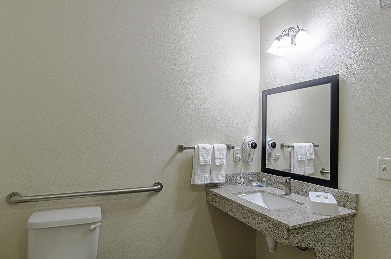 Cobblestone Inn & Suites - Guernsey Luaran gambar